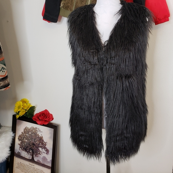 NEW Boutique Faux Fur Vest Black - Picture 3 of 15
